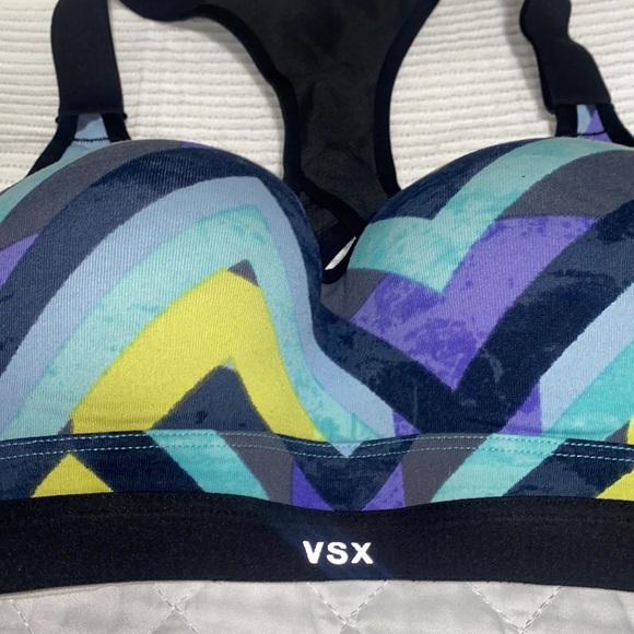 Victoria's Secret - VSX sports Bra - Picture 3 of 7